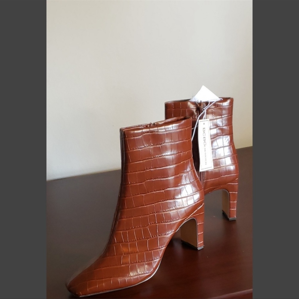 BCBGeneration Croc-Embossed Brown Leather Ankle Boots NWOT - Picture 5 of 7